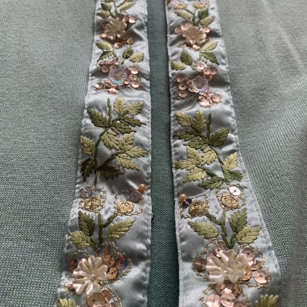 Sweater - Picture 2 of 5